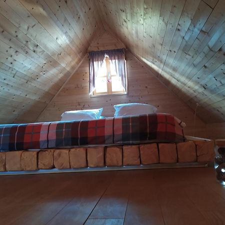 Vodenica Vrelo Chalets Vrelo Korenicko Phòng bức ảnh