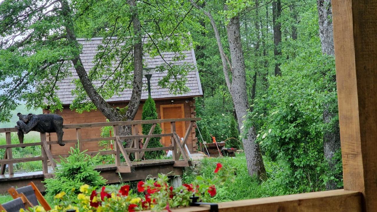 Vodenica Vrelo Chalets Vrelo Korenicko Ngoại thất bức ảnh