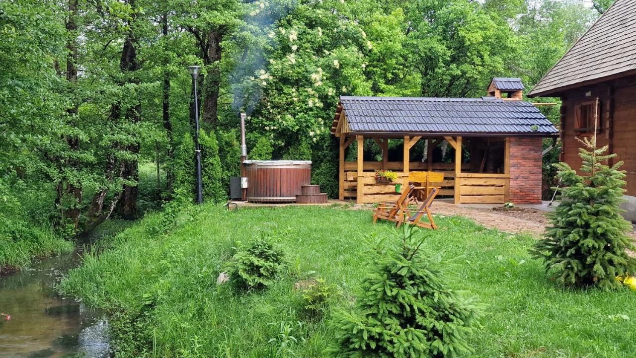 Vodenica Vrelo Chalets Vrelo Korenicko Phòng bức ảnh