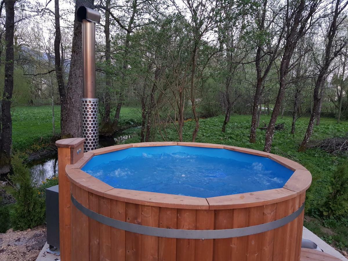 Vodenica Vrelo Chalets Vrelo Korenicko Ngoại thất bức ảnh