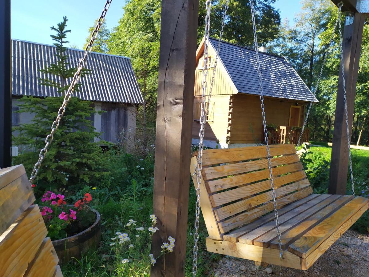 Vodenica Vrelo Chalets Vrelo Korenicko Ngoại thất bức ảnh